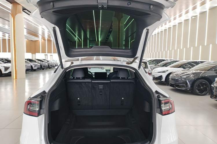 Used Tesla Model Y 2021 Revised Version 2 Long-Range All-Wheel-Drive Edition Trunk