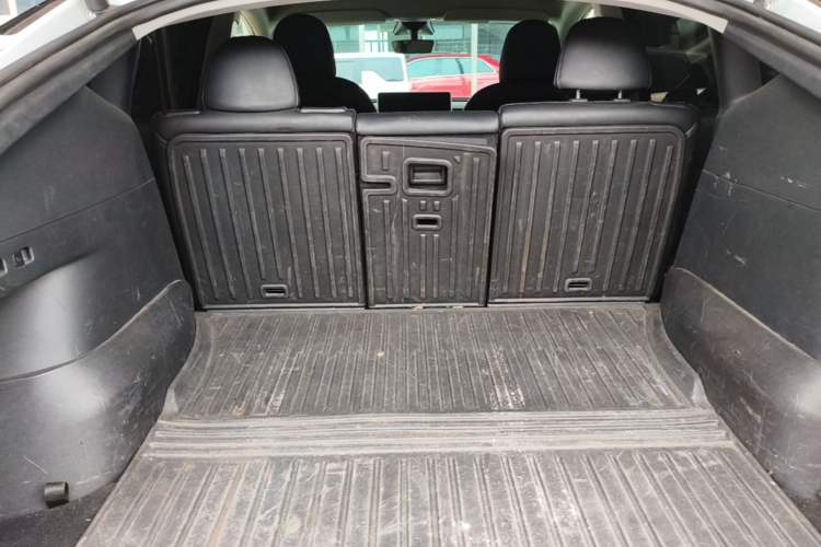 Used Tesla Model Y 2021 Standard Range Rear-Wheel Drive Version Trunk