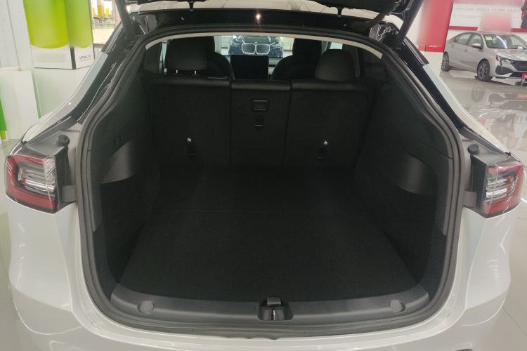 Used Tesla Model Y 2021 Standard Range Rear-Wheel Drive Version Trunk