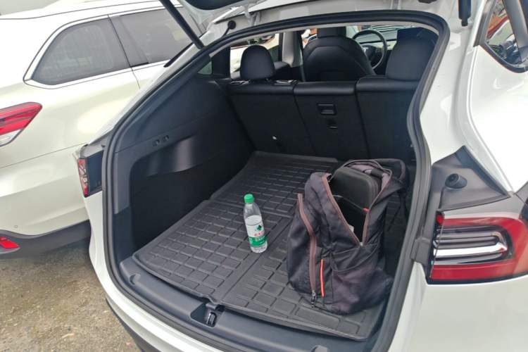 Used Tesla Model Y 2021 Long-Range All-Wheel-Drive Version 3D7 Trunk