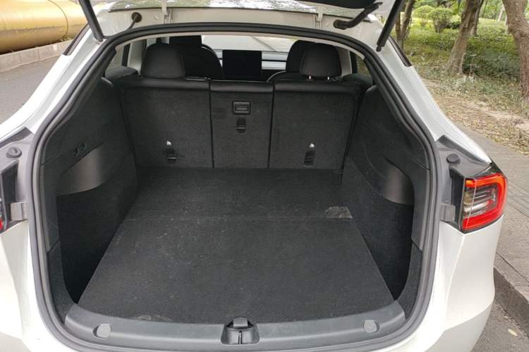 Used Tesla Model Y 2021 Performance High-Performance All-Wheel-Drive Version Trunk