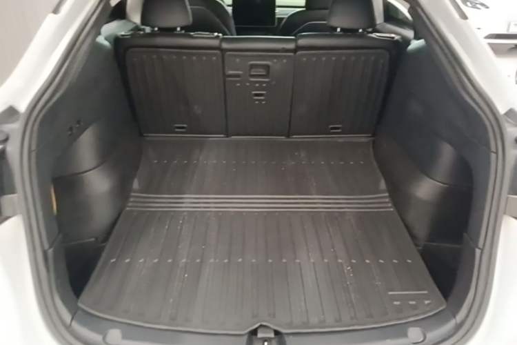 Used Tesla Model Y 2021 Standard Range Rear-Wheel Drive Version Trunk