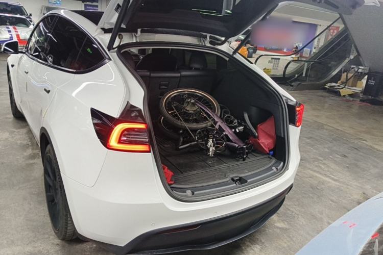 Used Tesla Model Y 2021 Long-Range All-Wheel-Drive Version Trunk