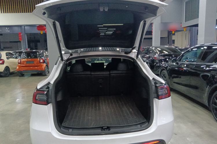 Used Tesla Model Y 2021 Standard Range Rear-Wheel Drive Version Trunk