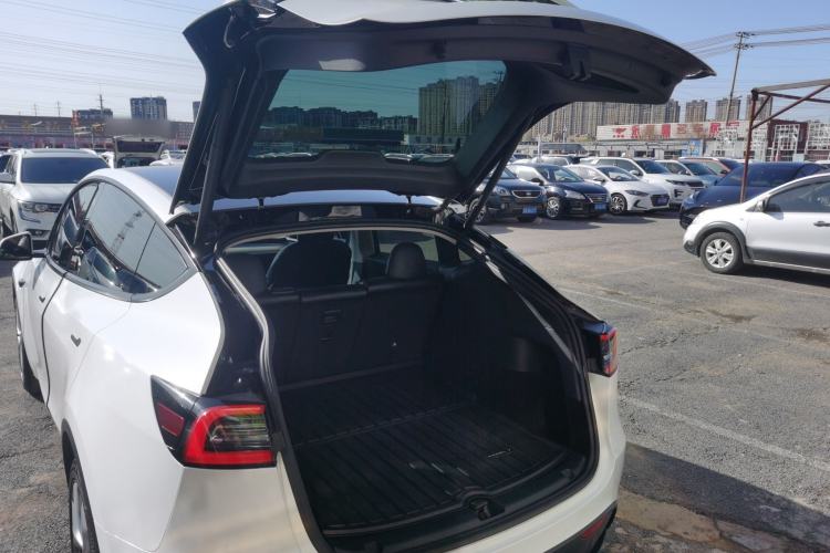 Used Tesla Model Y 2021 Standard Range Rear-Wheel Drive Version Trunk