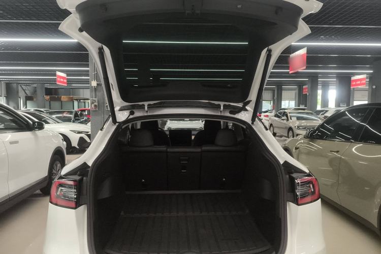Used Tesla Model Y 2021 Revised Version 2 Long-Range All-Wheel-Drive Edition Trunk