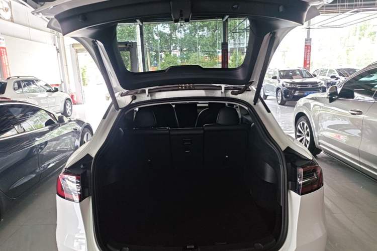 Used Tesla Model Y 2021 Standard Range Rear-Wheel Drive Version Trunk