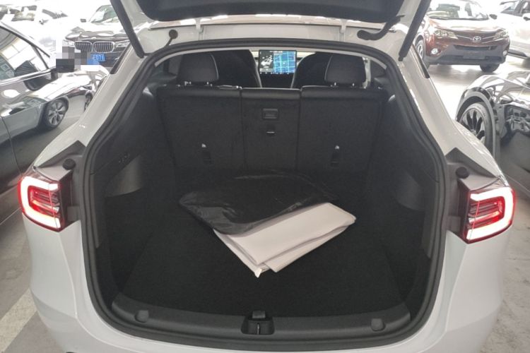 Used Tesla Model Y 2021 Long-Range All-Wheel-Drive Version 3D7 Trunk