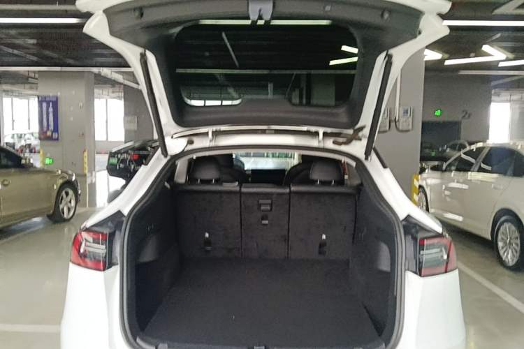 Used Tesla Model Y 2021 Standard Range Rear-Wheel Drive Version Trunk