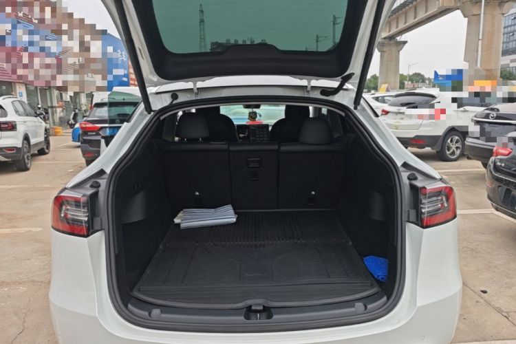 Used Tesla Model Y 2021 Standard Range Rear-Wheel Drive Version Trunk