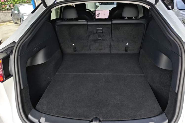 Used Tesla Model Y 2021 Long-Range All-Wheel-Drive Version Trunk