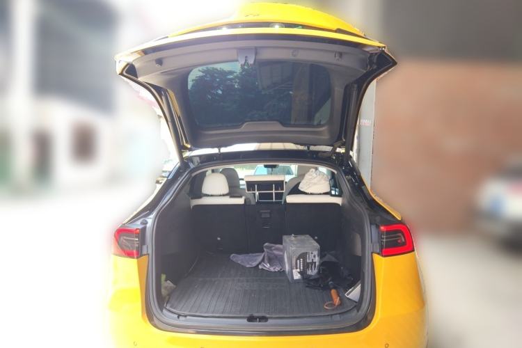 Used Tesla Model Y 2021 Standard Range Rear-Wheel Drive Version Trunk