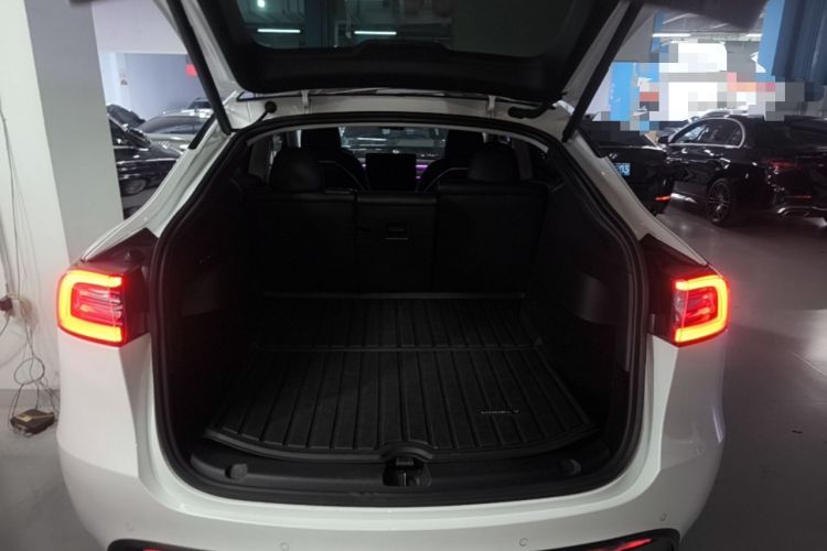 Used Tesla Model Y 2021 Long-Range All-Wheel-Drive Version Trunk