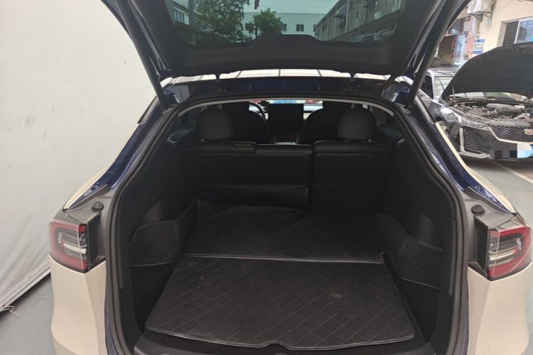 Used Tesla Model Y 2021 Long-Range All-Wheel-Drive Version Trunk