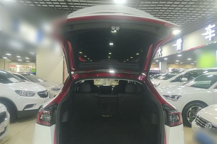 Used Tesla Model Y 2021 Long-Range All-Wheel-Drive Version Trunk