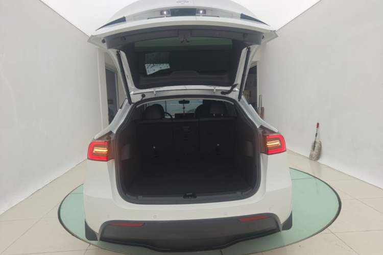 Used Tesla Model Y 2021 Long-Range All-Wheel-Drive Version 3D7 Trunk