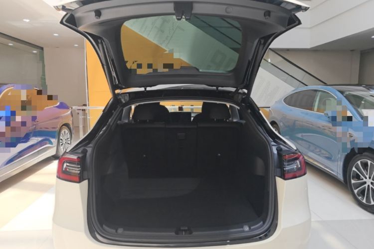 Used Tesla Model Y 2021 Standard Range Rear-Wheel Drive Version Trunk