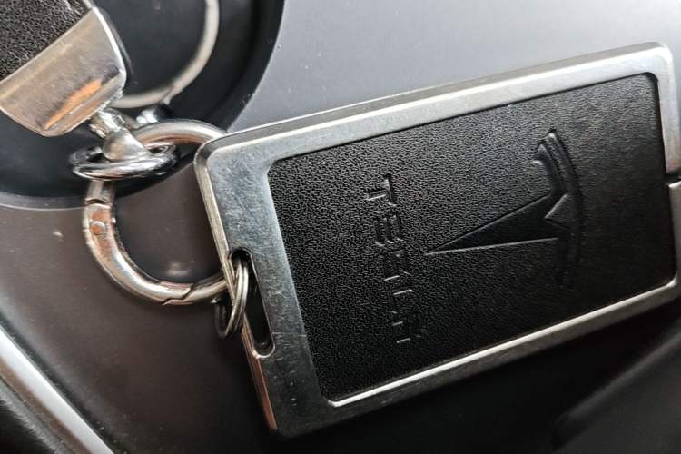 Used Tesla Model Y 2021 Long-Range All-Wheel-Drive Version 3D7 Vehicle Key