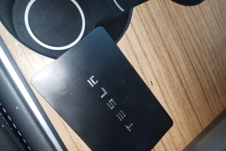 Used Tesla Model Y 2021 Long-Range All-Wheel-Drive Version Vehicle Key