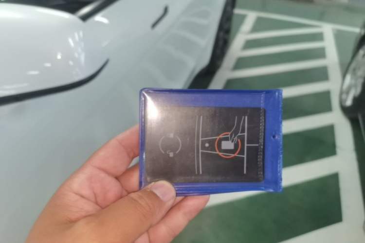 Used Tesla Model Y 2021 Long-Range All-Wheel-Drive Version Vehicle Key