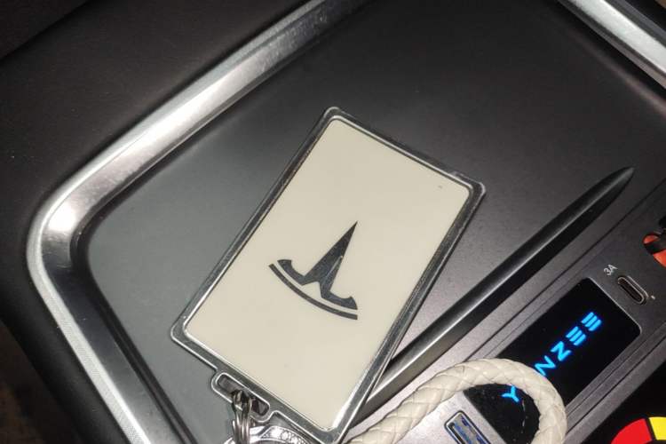 Used Tesla Model Y 2021 Long-Range All-Wheel-Drive Version 3D7 Vehicle Key