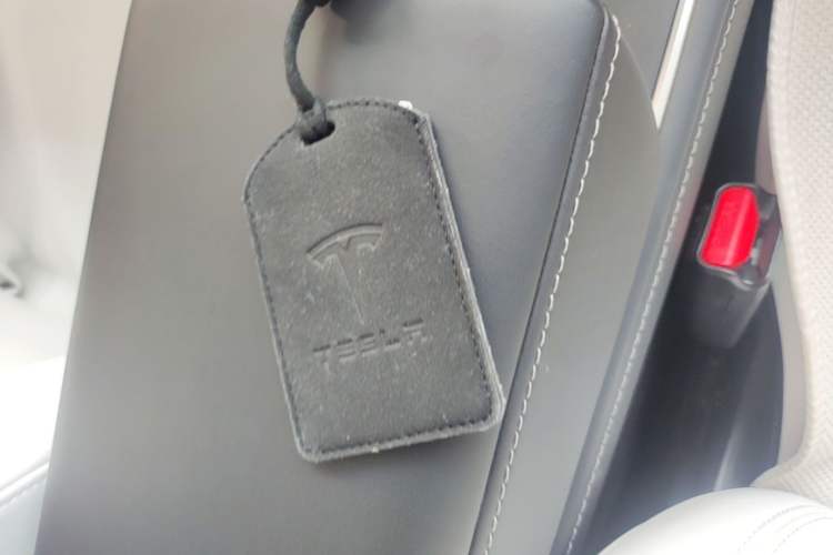 Used Tesla Model Y 2021 Long-Range All-Wheel-Drive Version 3D7 Vehicle Key