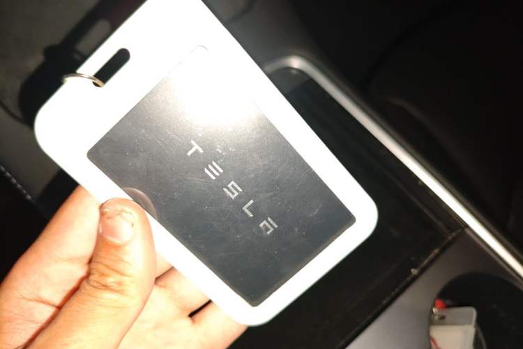 Used Tesla Model Y 2021 Long-Range All-Wheel-Drive Version Vehicle Key