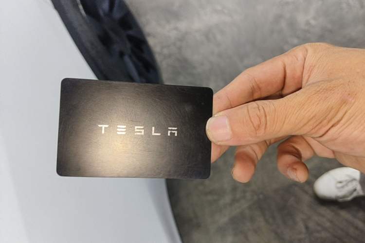 Used Tesla Model Y 2021 Long-Range All-Wheel-Drive Version Vehicle Key