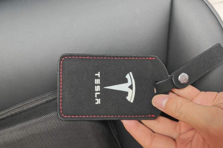 Used Tesla Model Y 2021 Long-Range All-Wheel-Drive Version Vehicle Key