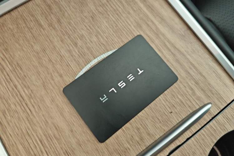 Used Tesla Model Y 2021 Revised Version 2 Long-Range All-Wheel-Drive Edition Vehicle Key