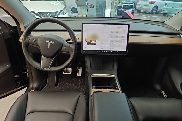 Used Tesla Model Y 2021 Long-Range All-Wheel-Drive Version Center Console