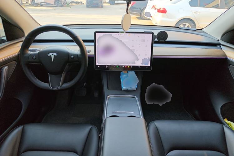 Used Tesla Model Y 2021 Standard Range Rear-Wheel Drive Version Center Console