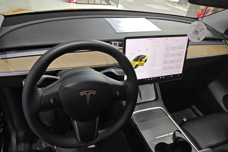 Used Tesla Model Y 2021 Long-Range All-Wheel-Drive Version Center Console