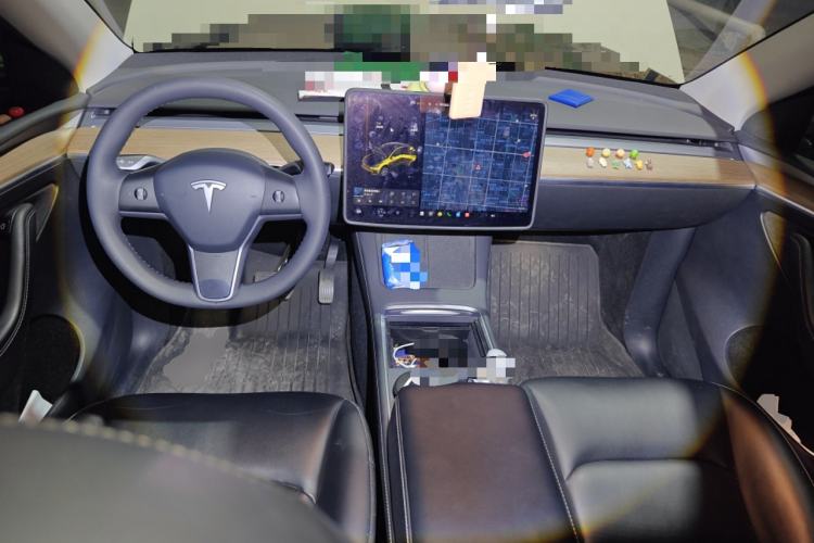 Used Tesla Model Y 2021 Standard Range Rear-Wheel Drive Version Center Console