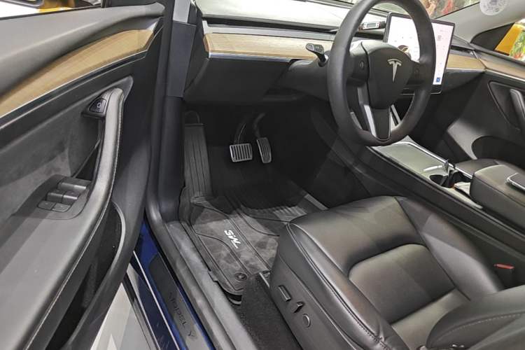 Used Tesla Model Y 2021 Long-Range All-Wheel-Drive Version Driver Seat