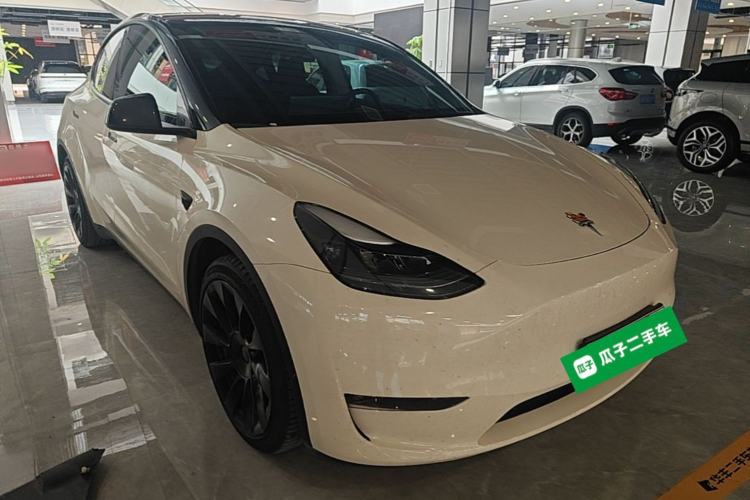 Used Tesla Model Y 2021 Standard Range Rear-Wheel Drive Version Front Right 45 Deg