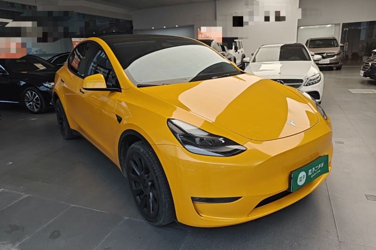 Used Tesla Model Y 2021 Long-Range All-Wheel-Drive Version Front Right 45 Deg