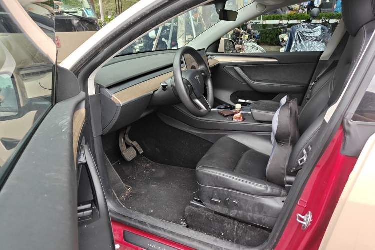 Used Tesla Model Y 2021 Standard Range Rear-Wheel Drive Version Interior 3