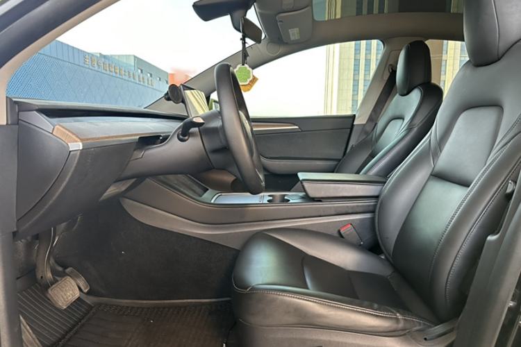 Used Tesla Model Y 2021 Standard Range Rear-Wheel Drive Version Interior 3