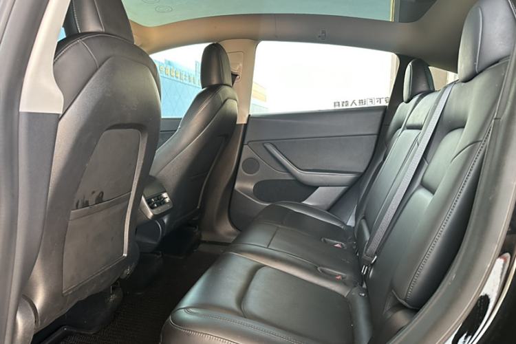 Used Tesla Model Y 2021 Standard Range Rear-Wheel Drive Version Interior 4