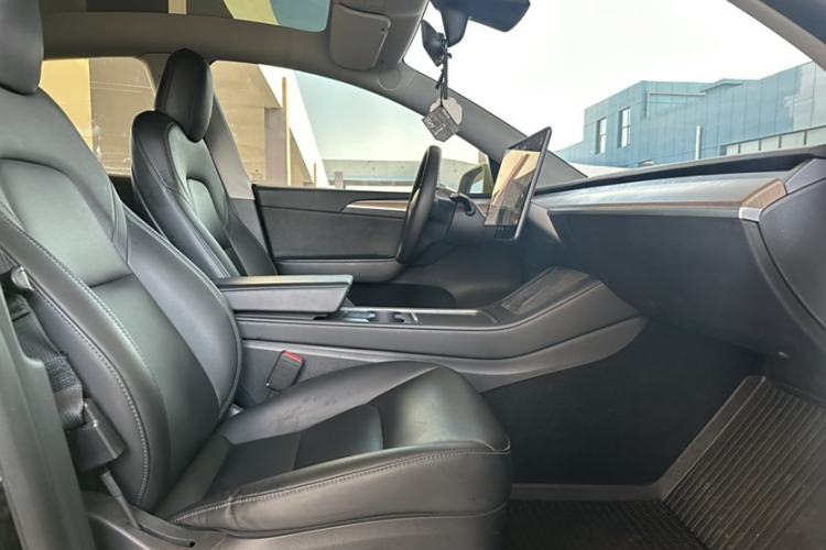 Used Tesla Model Y 2021 Standard Range Rear-Wheel Drive Version Interior 5