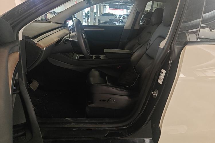 Used Tesla Model Y 2021 Standard Range Rear-Wheel Drive Version Left Front Seat