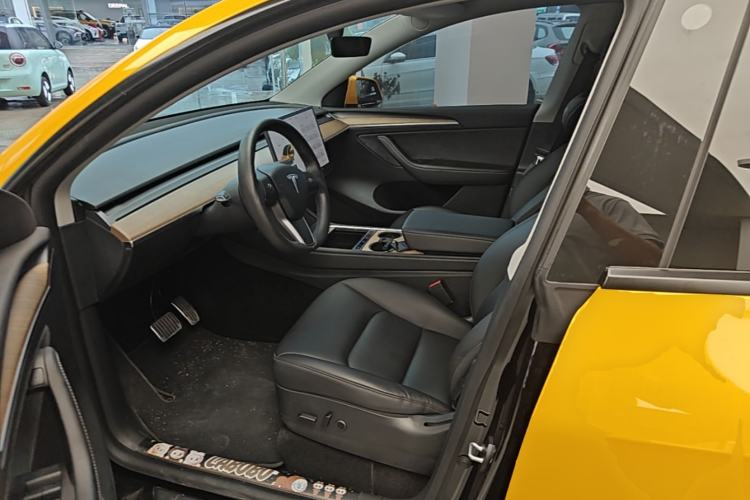 Used Tesla Model Y 2021 Long-Range All-Wheel-Drive Version Left Front Seat