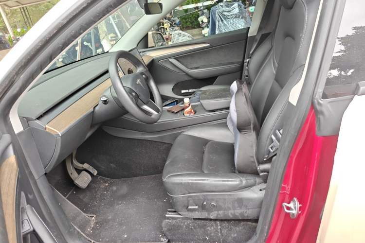Used Tesla Model Y 2021 Standard Range Rear-Wheel Drive Version Left Front Seat