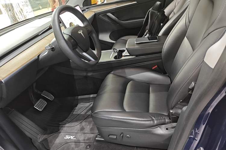 Used Tesla Model Y 2021 Long-Range All-Wheel-Drive Version Left Front Seat