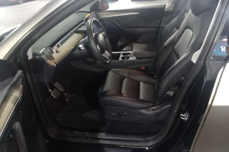 Used Tesla Model Y 2021 Standard Range Rear-Wheel Drive Version Left Front Seat