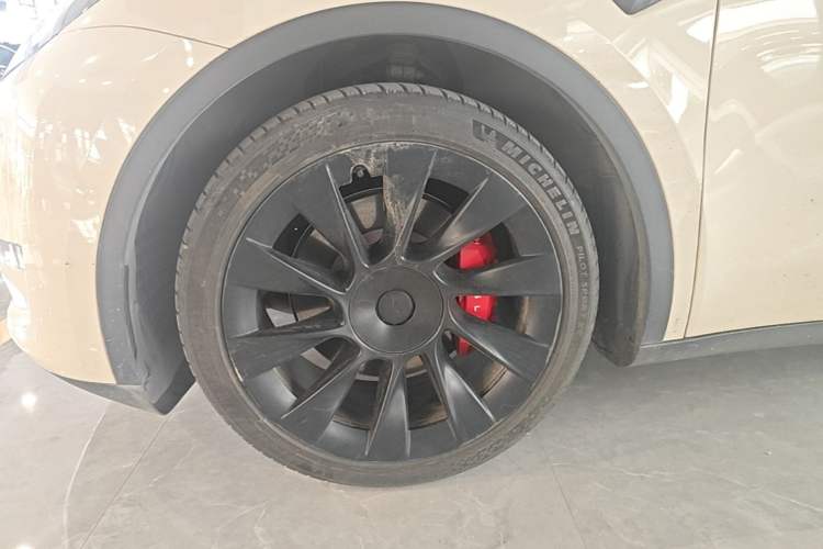 Used Tesla Model Y 2021 Standard Range Rear-Wheel Drive Version Left Front Wheel Hub