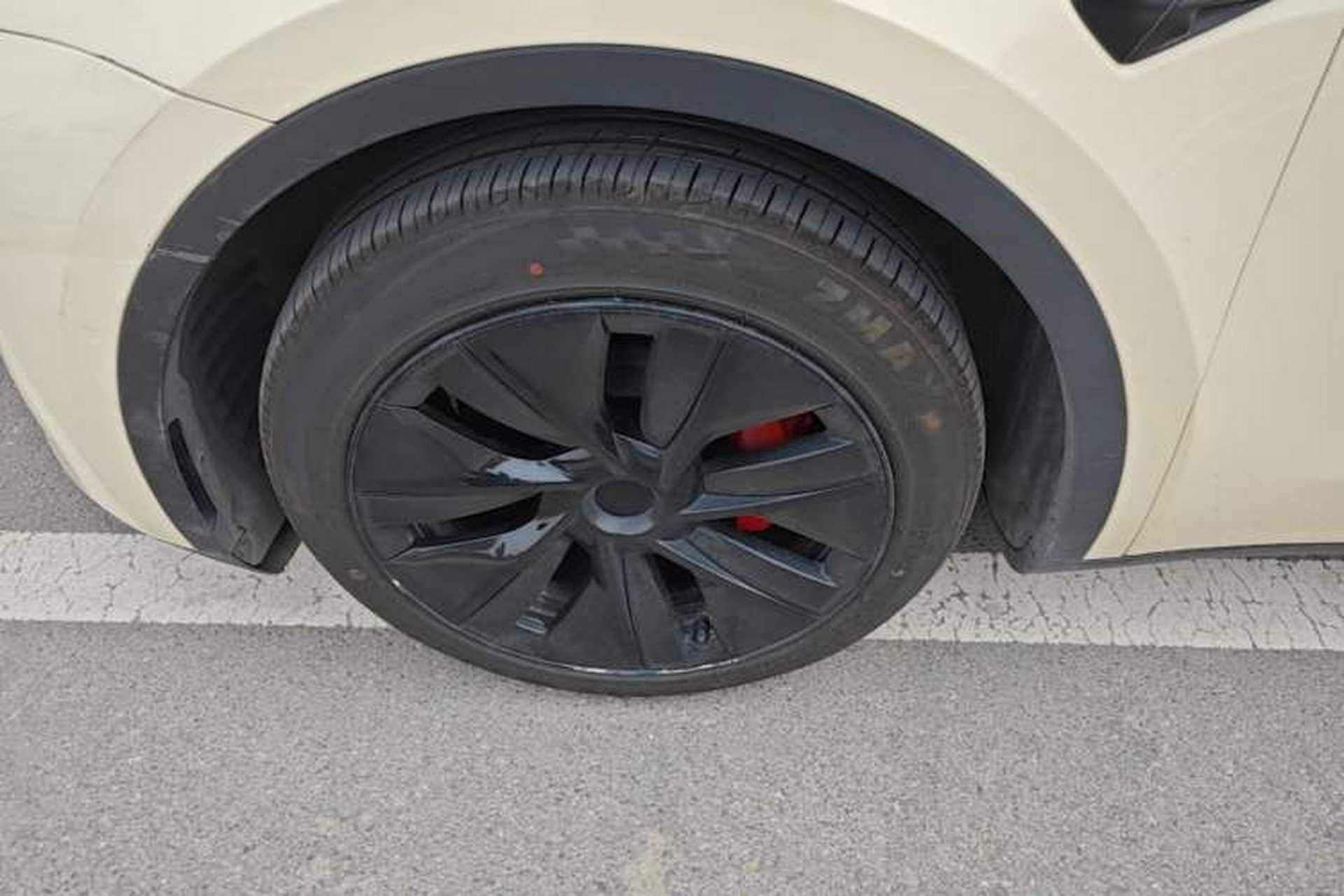 Used Tesla Model Y 2021 Long-Range All-Wheel-Drive Version 3D7 Left Front Wheel Hub