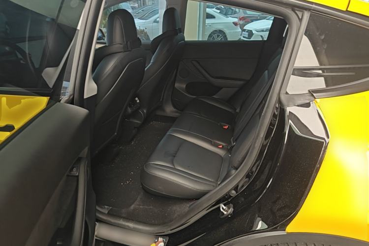 Used Tesla Model Y 2021 Long-Range All-Wheel-Drive Version Left Rear Seat