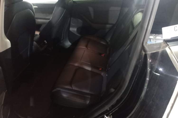 Used Tesla Model Y 2021 Standard Range Rear-Wheel Drive Version Left Rear Seat